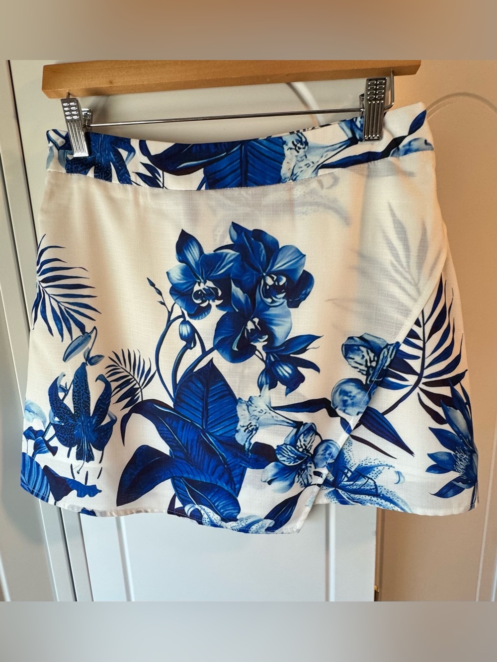 Commense White & Blue Floral Women’s Skort